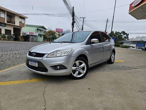 FORD FOCUS 2.0 GHIA 16V GASOLINA 4P MANUAL